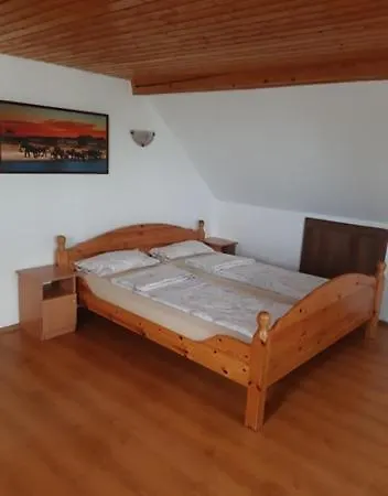 Guest house Aleksa Apartman Lesencetomaj