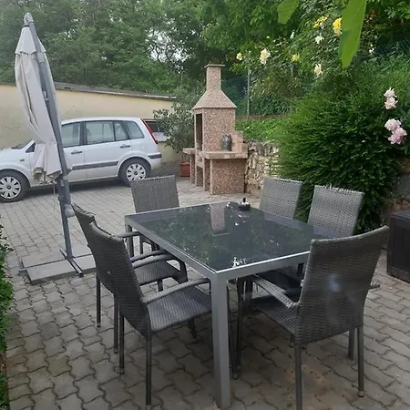 Aleksa Apartman Lesencetomaj