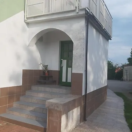 Aleksa Apartman * Lesencetomaj